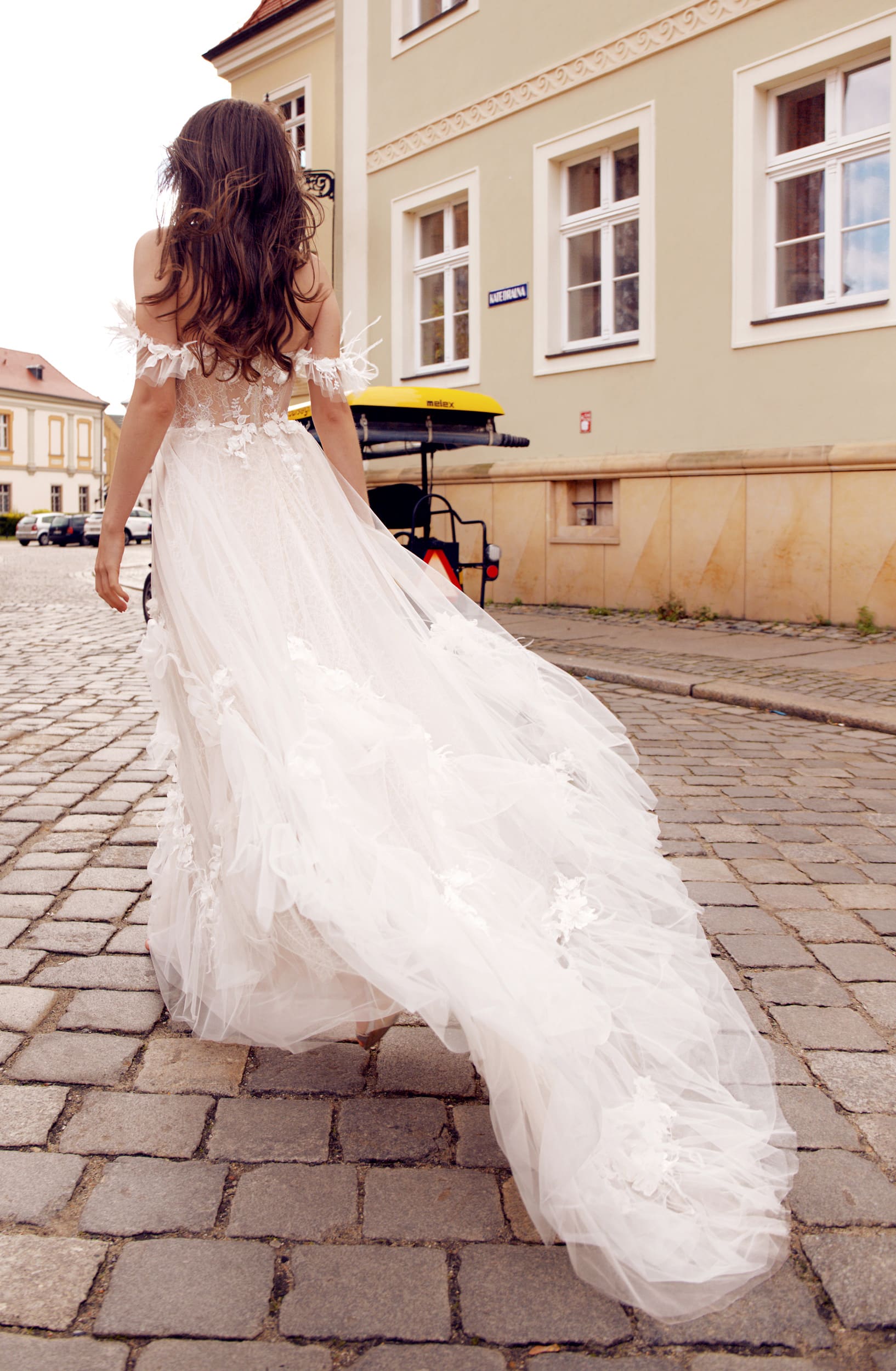 xnauti.com-bridal elegance-product-Lyra-img-3