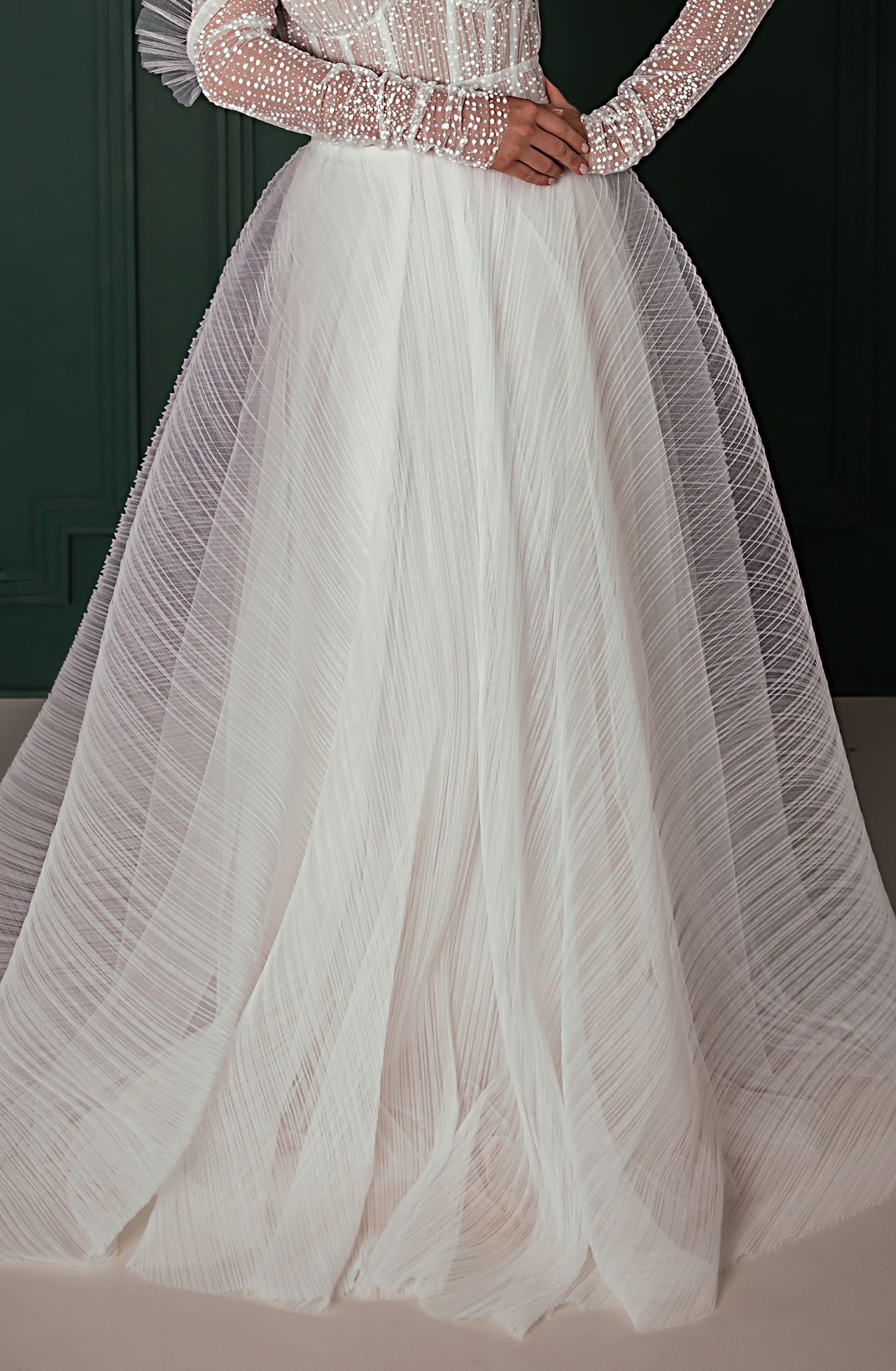 xnauti.com-bridal boutique-product-Aquila-img-3