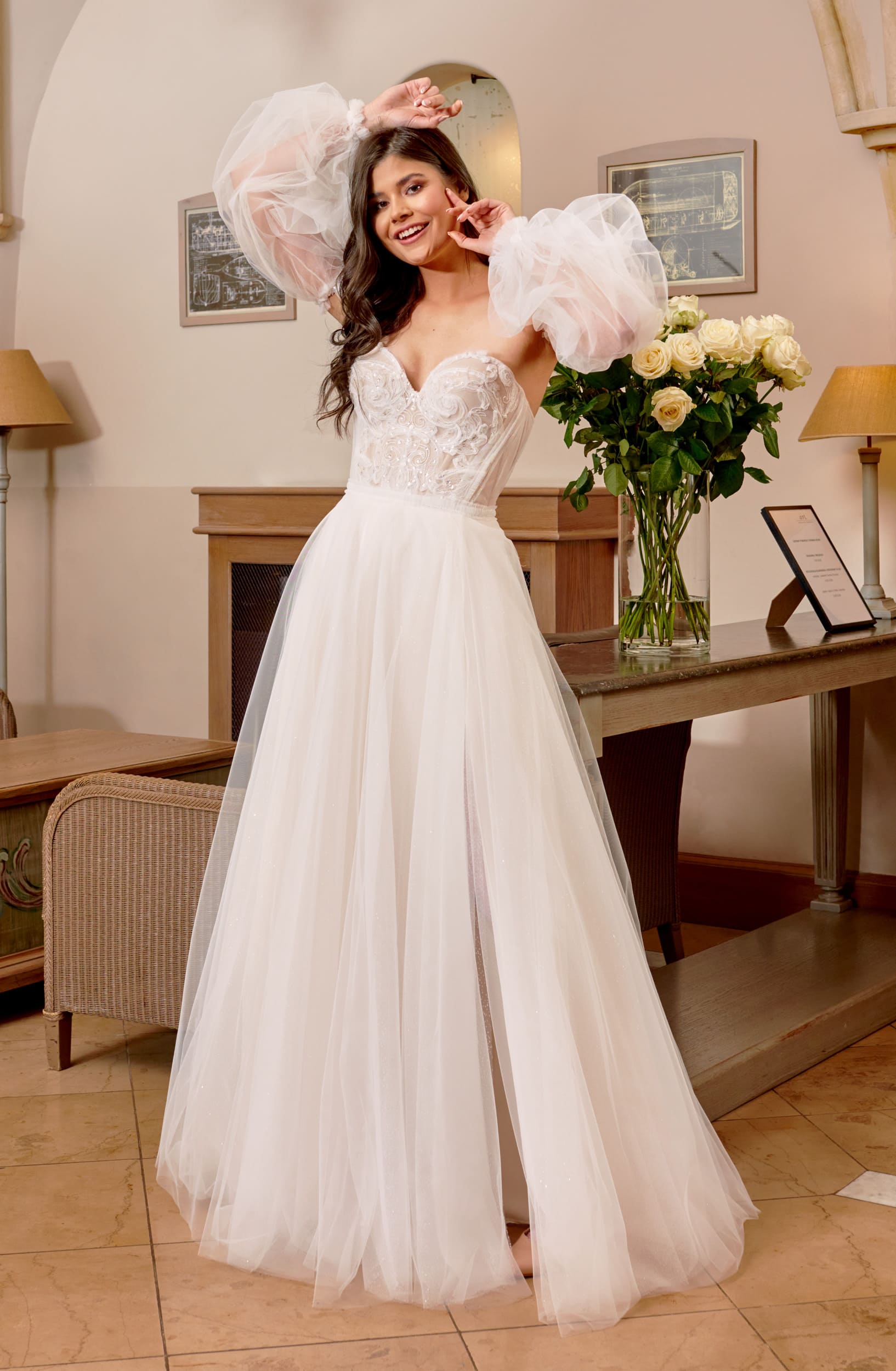 xnauti.com-white bridal dress-product-Capella-img-1